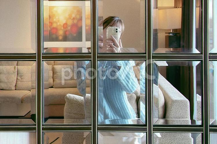 ホテル《スイートルーム》の鏡 鏡,ミラー,ホテルの写真素材