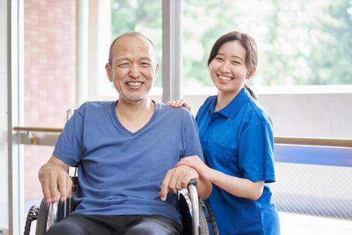 Wheelchair-riding elderly and caregivers, les personnes âgées, infirmières, fem, JPG