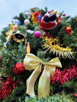 クリスマスツリーと飾りのクローズアップ クリスマス,12月,季節の写真素材