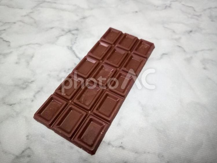 おやつ　板チョコ　チョコレート　お菓子 チョコレート,板チョコ,お菓子の写真素材