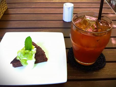 Cake and iced tea at a cafe 1, JPG Cake and iced tea at a cafe 1, JPG