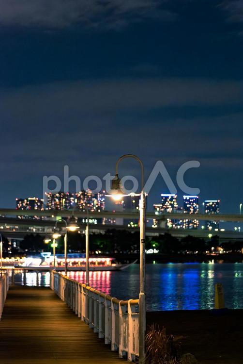 お台場海浜公園の夜景 お台場,桟橋,夜景の写真素材