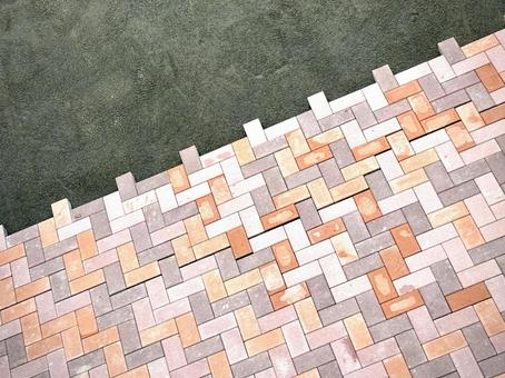 敷き詰められていく煉瓦 02 敷き詰められていく煉瓦 02 煉瓦,レンガ,ヘリンボーンの写真素材