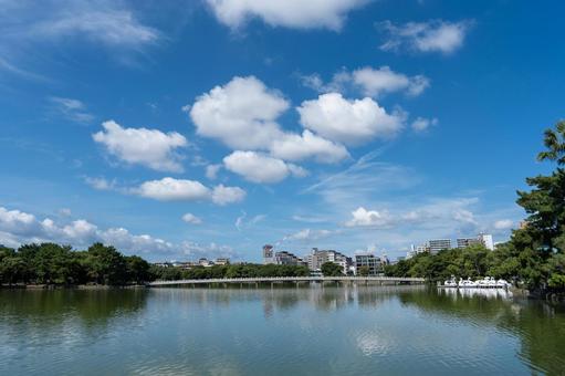 大濠公園の池の辺り 大濠公園の池の辺りの写真