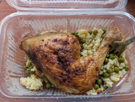 鶏肉と米の料理 鶏肉と米の料理の写真