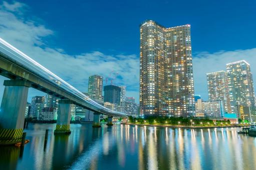 夜空に輝く東京の摩天楼 夜空に輝く東京の摩天楼 東京,夜景,高層ビルの写真素材