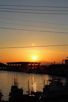 港の夕日 港の夕日の写真