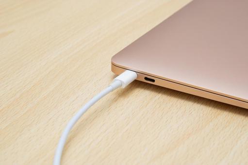 パソコンコード ビジネス,パソコン,手元の写真素材