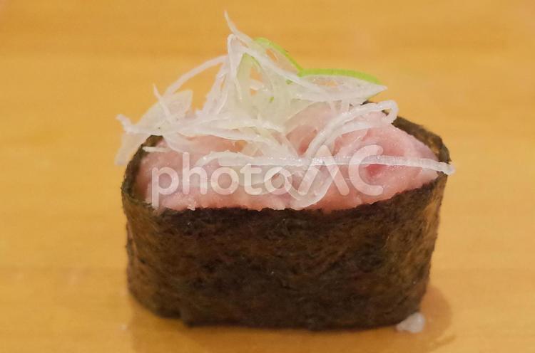 ネギトロの軍艦巻き 鮨,軍艦巻き,マグロの写真素材