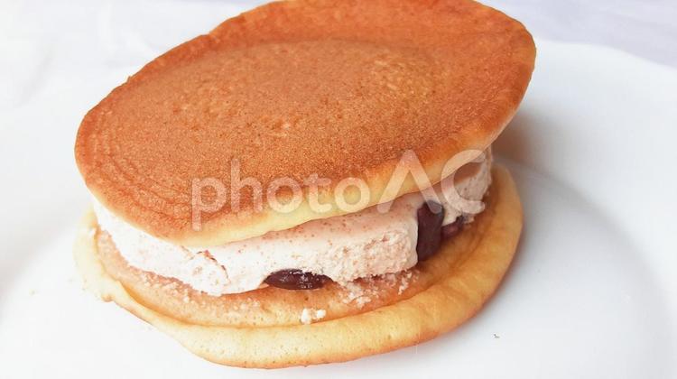 小豆クリームたっぷりどら焼き・1 どら焼き,食べ物,おやつの写真素材