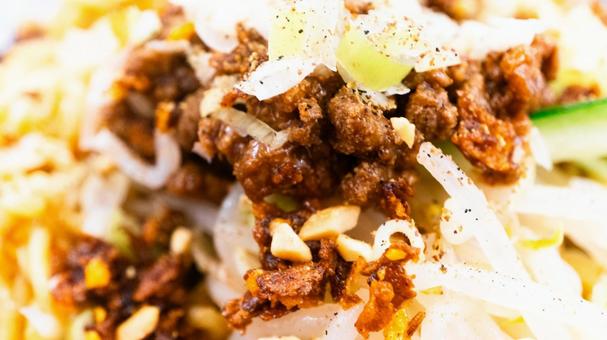 Photo, chilled dandan noodles, summer, bearing duty, 