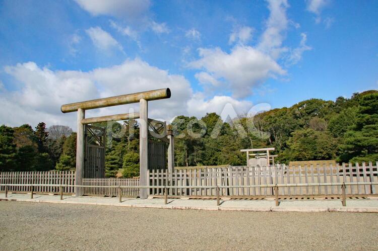 神武天皇陵・拝所 神武天皇陵,拝所,鳥居の写真素材
