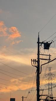 夕焼けの電柱 夕焼けの電柱の写真