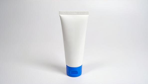 何かのクリームのチューブB 何かのクリームのチューブBの写真