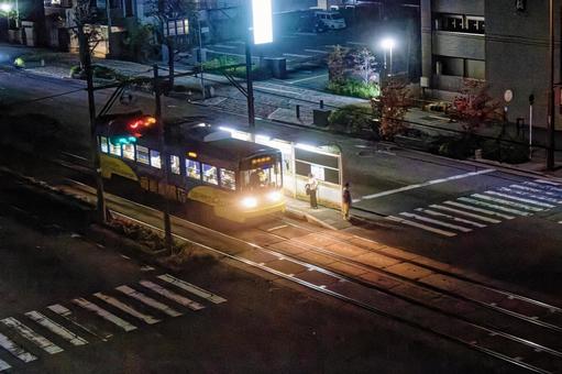 夜のチンチン電車イメージ素材 チンチン電車,阪堺電車,夜景の写真素材