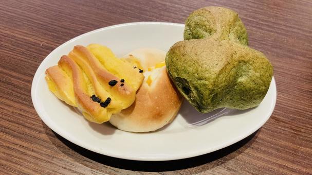 よもぎとレモン、バナナクランチパン よもぎとレモン、バナナクランチパンの写真