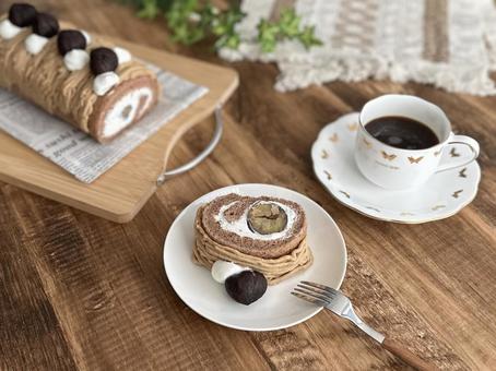 モンブランロール モンブランロール モンブランロール,ロールケーキ,モンブランの写真素材