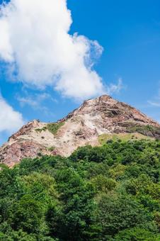 下から見上げた夏の昭和新山 下から見上げた夏の昭和新山 山,自然,風景の写真素材