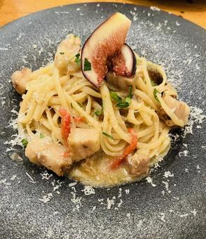 イチジクと栗豚のパスタ イチジクと栗豚のパスタの写真