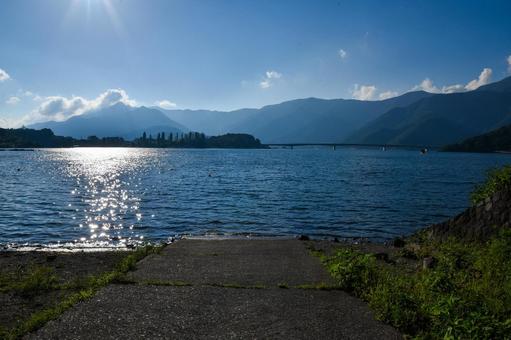 青空と河口湖(夏) 青空と河口湖(夏) 河口湖,湖,山梨県の写真素材