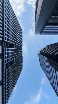 オフィス街の空 オフィス街の空の写真