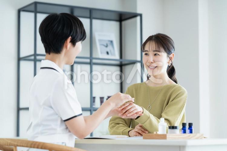 エステサロンの受付 エステサロン,女性,カウンセリングの写真素材