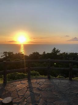 米山の夕日 米山の夕日の写真