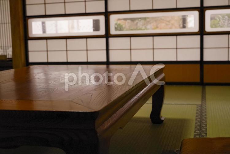 落ち着いた雰囲気の日本家屋の和室 和室,畳,座卓の写真素材