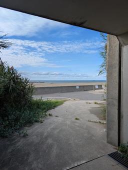 トンネルと海(縦画像) トンネルと海(縦画像) トンネル,砂浜,海の写真素材