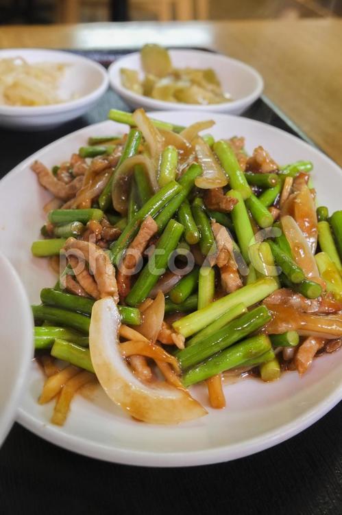 ニンニクの芽と豚肉の炒め物 料理,ニンニクの芽,豚肉の写真素材
