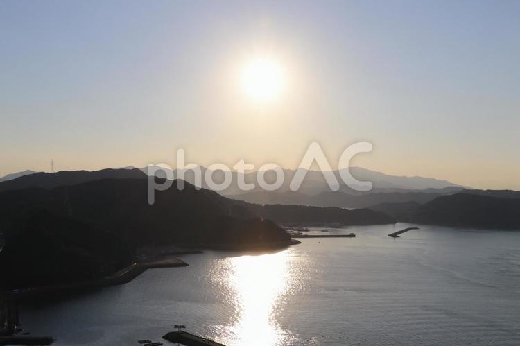 夕日と海 水域,風景,日暮れの写真素材