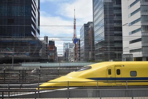 ドクターイエロー×東京タワー ドクターイエロー×東京タワー ドクターイエロー,924型,東海道新幹線の写真素材