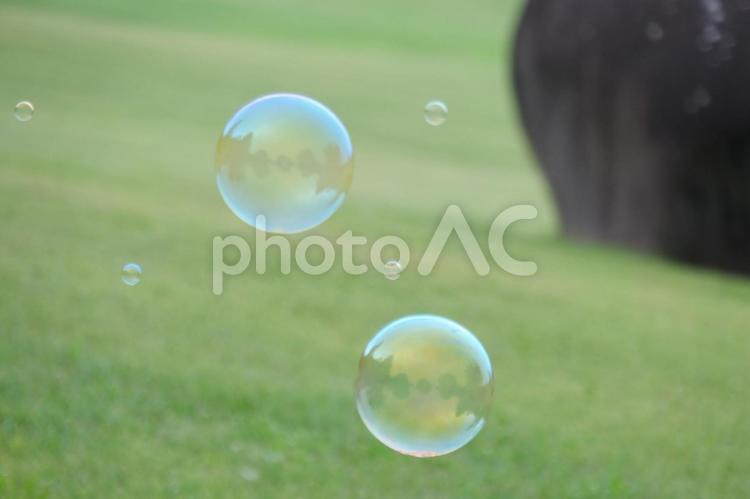 シャボン玉 シャボン玉,風船,童心の写真素材