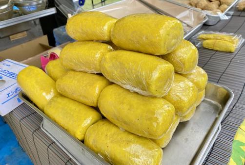 店頭販売の辛子蓮根の山 辛子蓮根,熊本,名物の写真素材