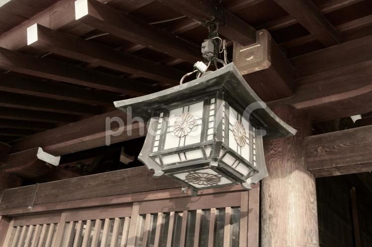 神社の明かり 寒川神社,神奈川県,寒川市の写真素材