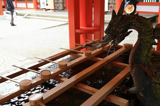 熊野速玉大社手水舎 熊野速玉大社手水舎の写真
