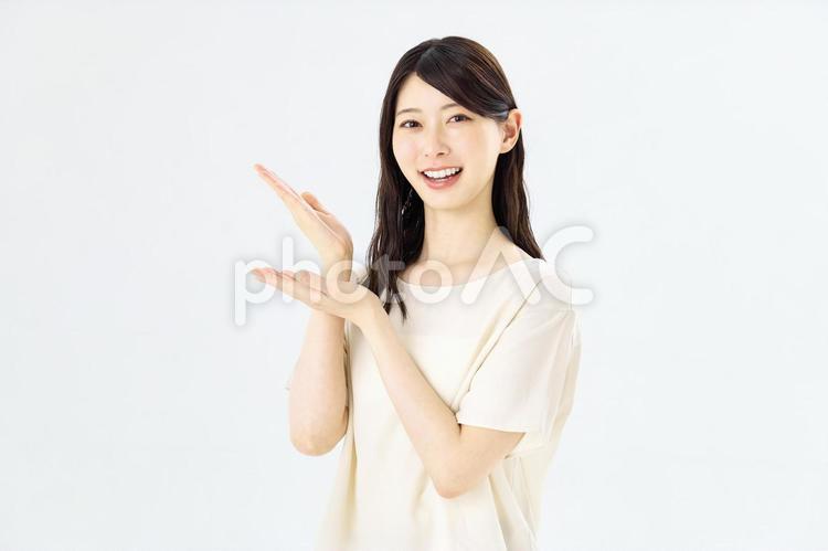 案内するビジネスウーマン　主婦　女性 ビジネスウーマン,案内,女性の写真素材