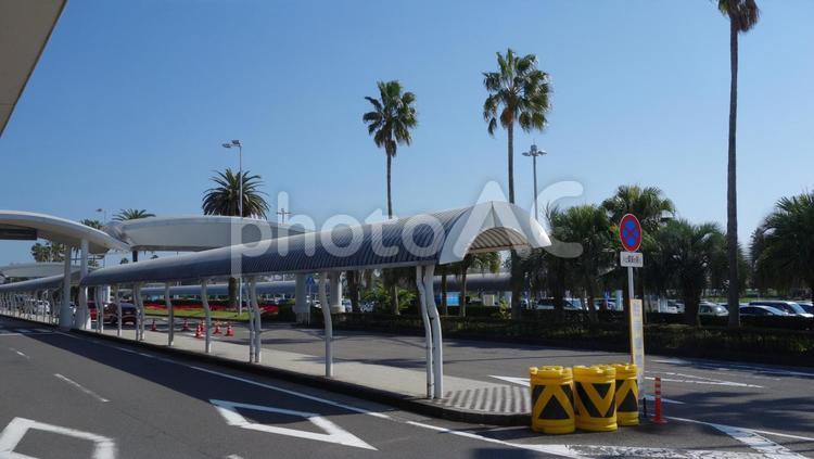 宮崎空港前のロータリー 宮崎県,宮崎空港,ロータリーの写真素材