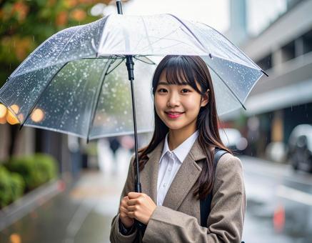 傘を差す日本人女性 傘を差す日本人女性の写真