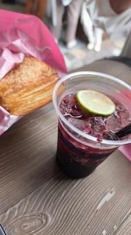 夏の午後のブレイクタイム 夏の午後のブレイクタイム ドリンク,パイ,テーマパークの写真素材