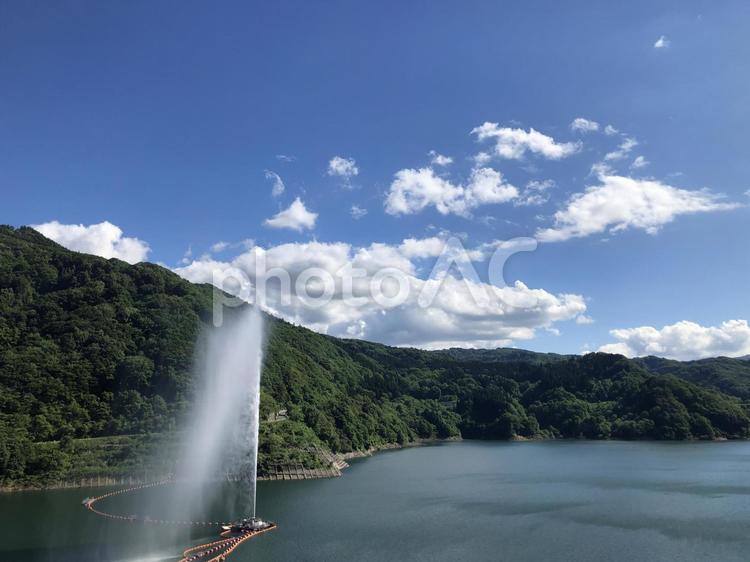 寒河江ダム　山形　噴水　初夏　ダム 寒河江ダム,山形,噴水の写真素材