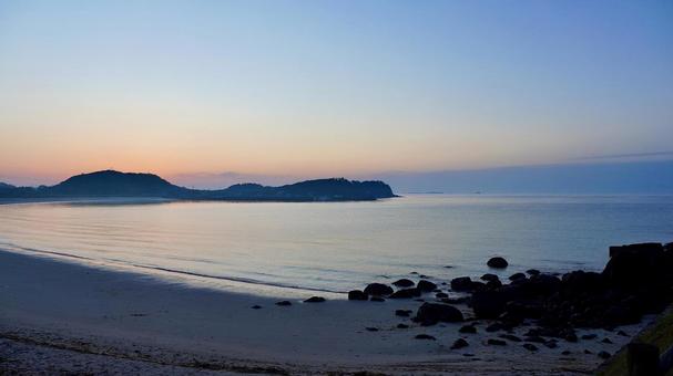 Tsutsukihama Beach at sunrise in Iki City, Nagasaki Prefecture, JPG