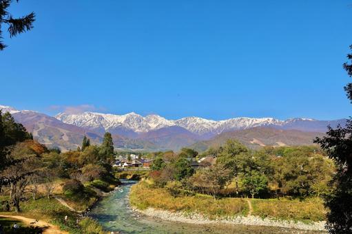 紅葉　大出公園 晴れ,冬山,アウトドアの写真素材