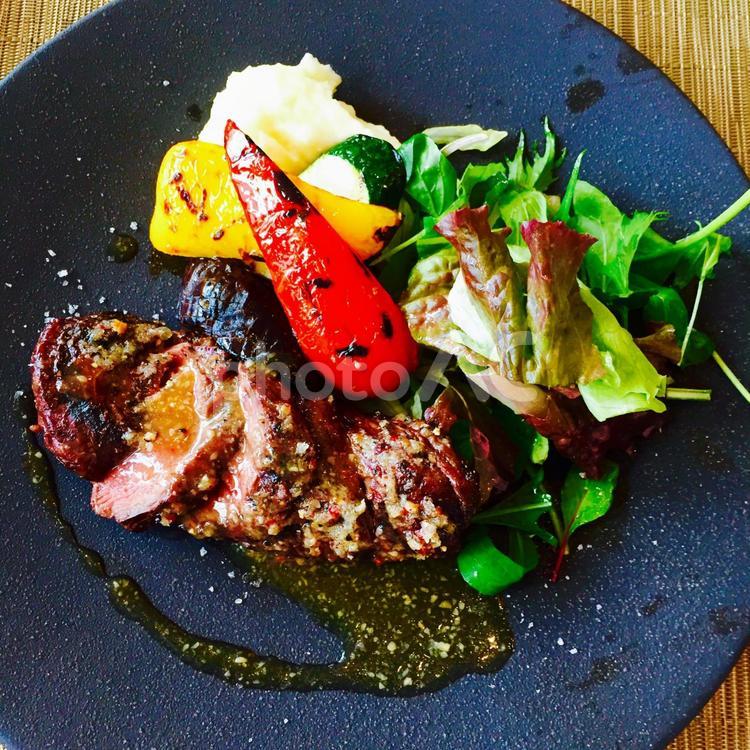 ランチステーキプレート (調味料),お肉,コショウの写真素材