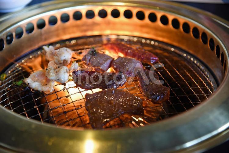 お肉を焼く！（＾＾） ご馳走,ハラミ,ホルモンの写真素材