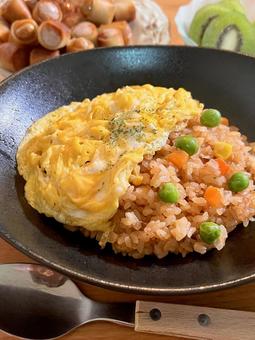 炊飯器チキンライスdeオムライス 炊飯器チキンライスdeオムライス チキンライス,オムライス,食事の写真素材