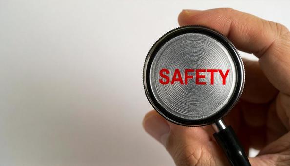 安全な医療 SAFETYと書かれた聴診器 安全な医療 SAFETYと書かれた聴診器の写真