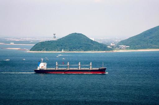 神島から望む伊良湖水道 貨物船,神島,監的哨の写真素材