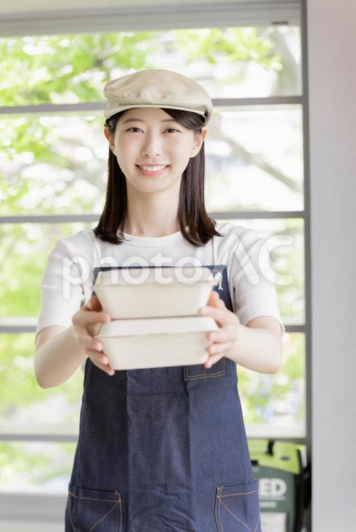 ランチ　お弁当　テイクアウト 女性,テイクアウト,ランチの写真素材