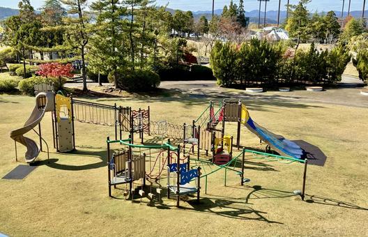 秋の昼間　福井少年運動公園　遊具 秋,福井少年運動公園,芝生の写真素材